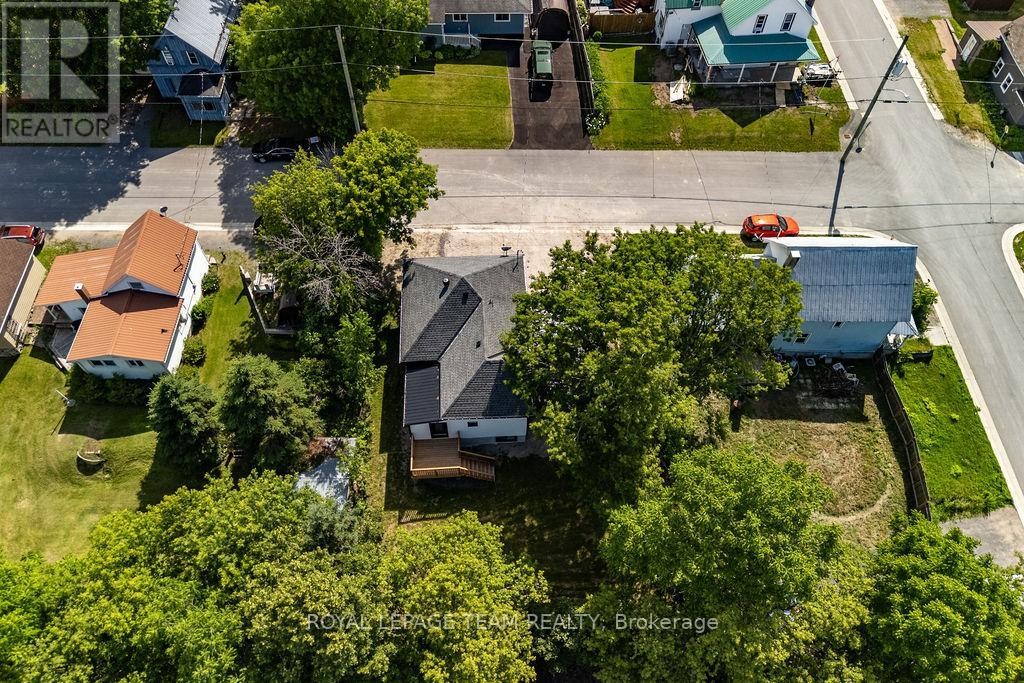 












29 GILLIES STREET

,
McNab/Braeside,




Ontario
K0A1G0

