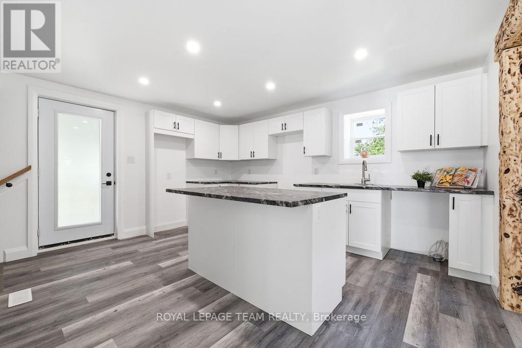 












29 GILLIES STREET

,
McNab/Braeside,




Ontario
K0A1G0

