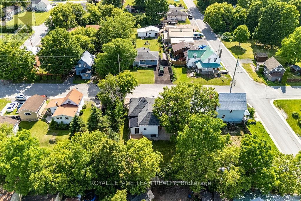 












29 GILLIES STREET

,
McNab/Braeside,




Ontario
K0A1G0

