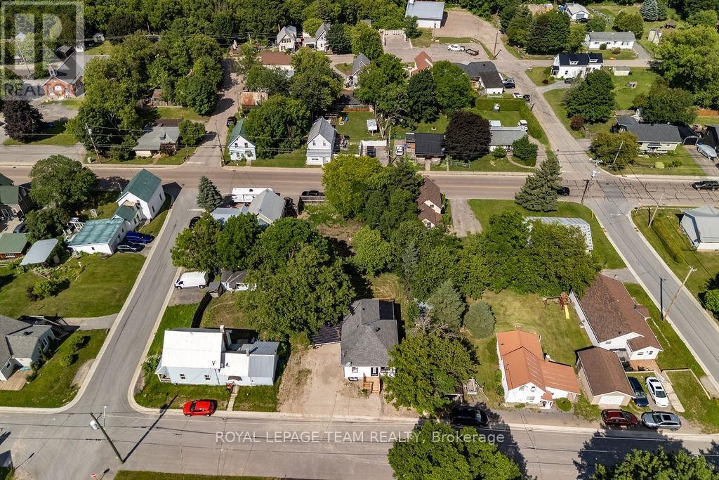 












29 GILLIES STREET

,
McNab/Braeside,




Ontario
K0A1G0

