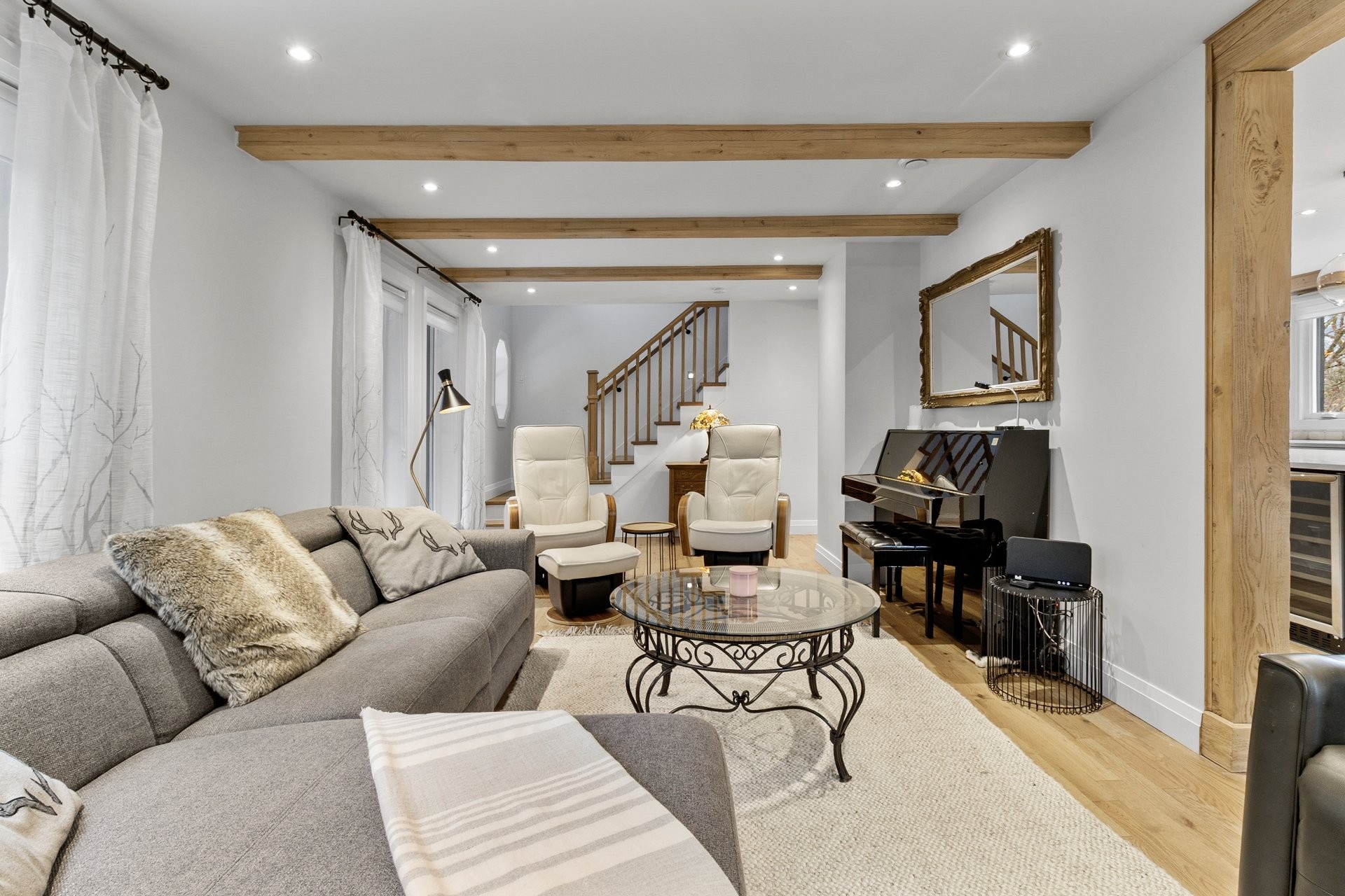 









230


Rue René

,
Magog,




QC
J1X7P7

