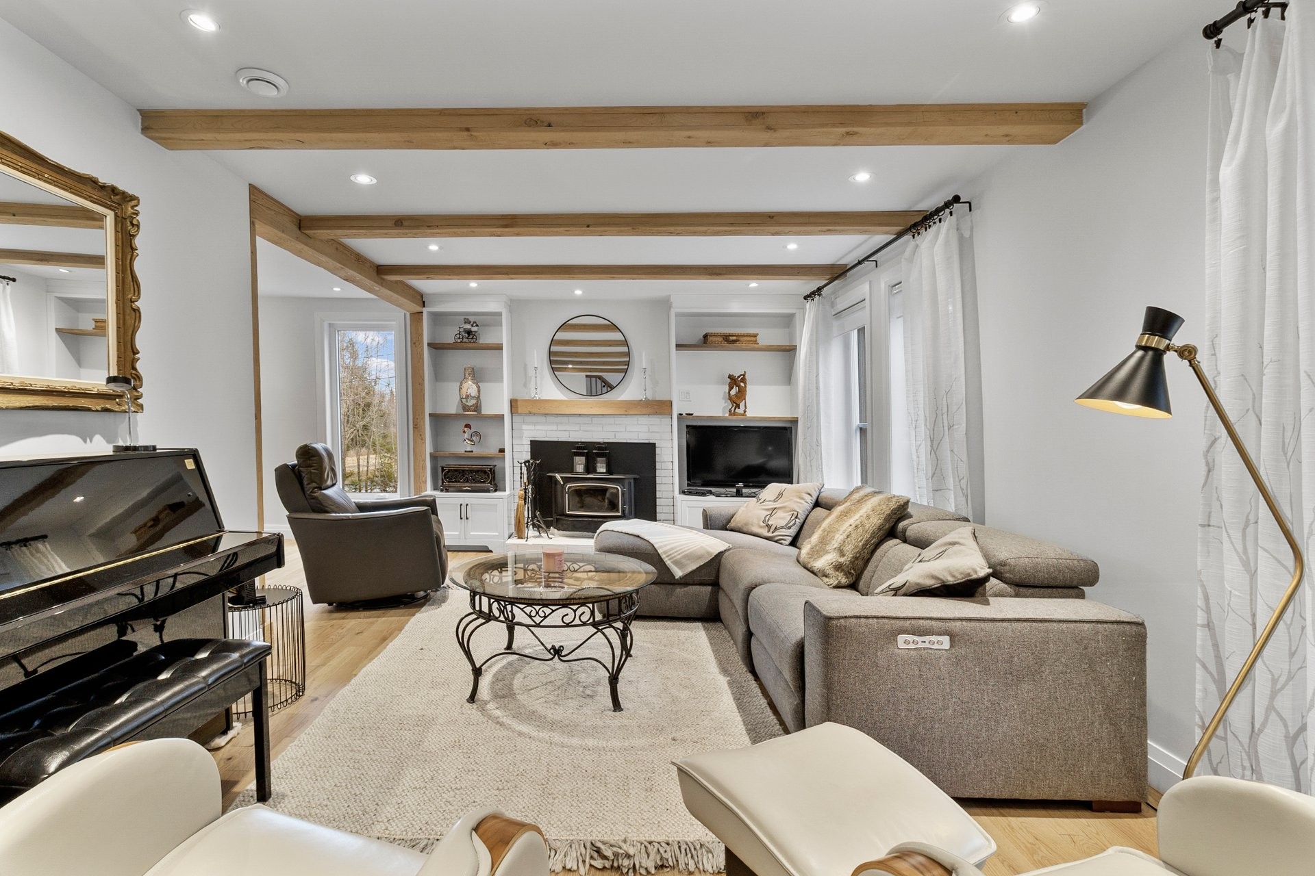 









230


Rue René

,
Magog,




QC
J1X7P7

