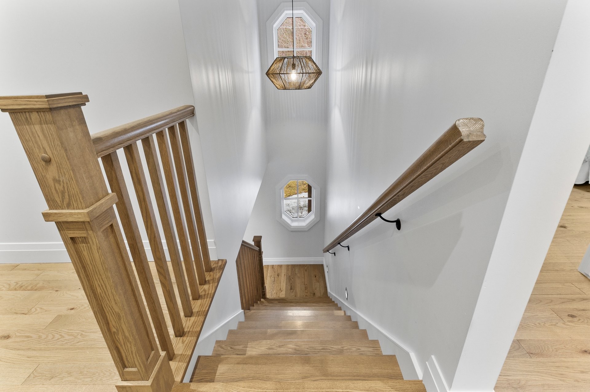 









230


Rue René

,
Magog,




QC
J1X7P7

