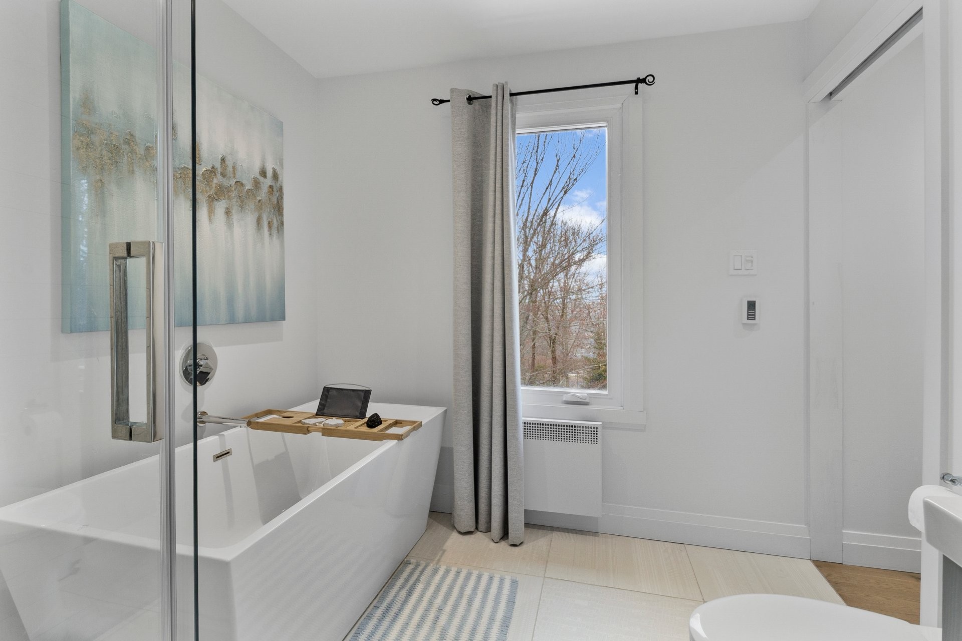 









230


Rue René

,
Magog,




QC
J1X7P7

