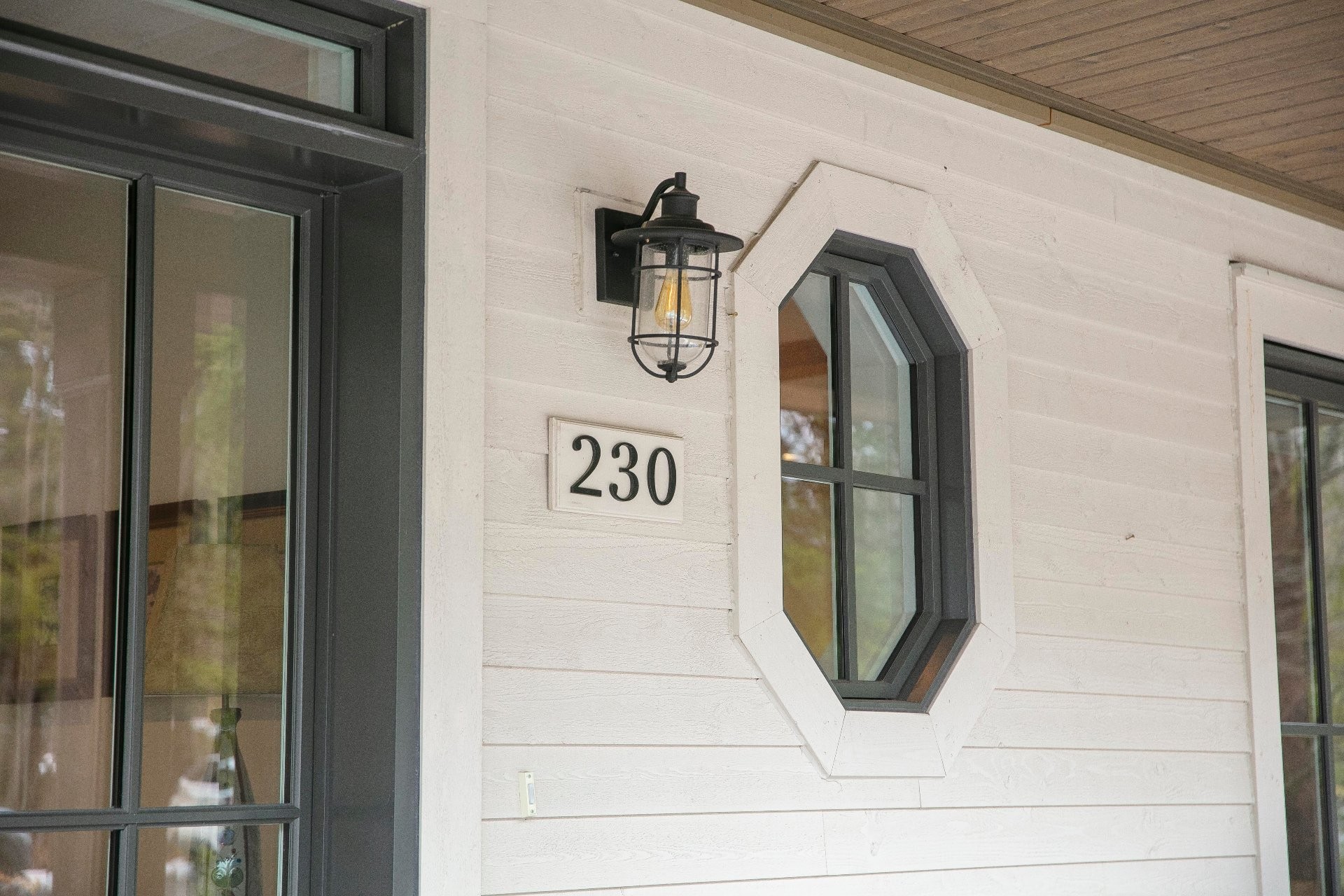 









230


Rue René

,
Magog,




QC
J1X7P7

