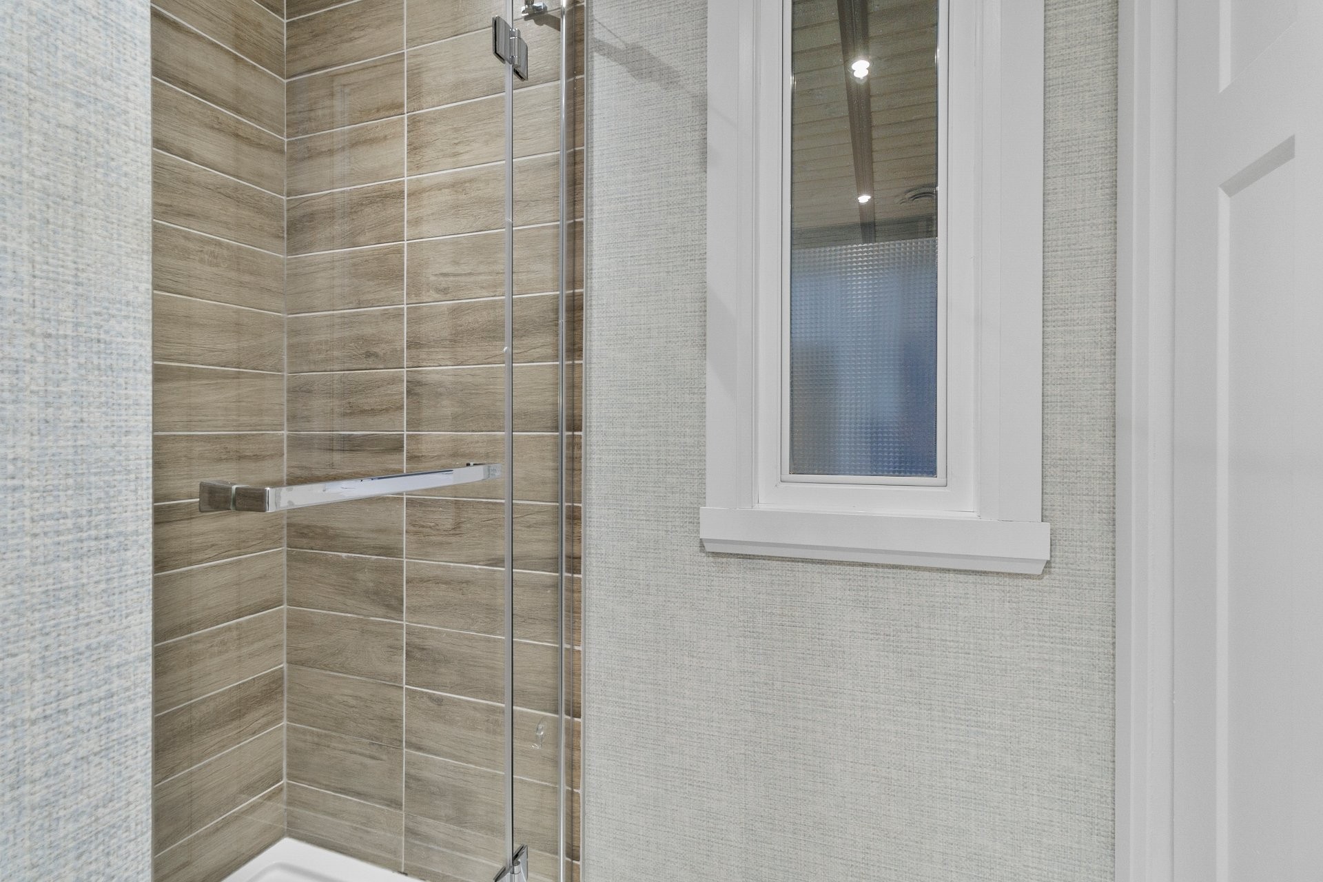 









230


Rue René

,
Magog,




QC
J1X7P7

