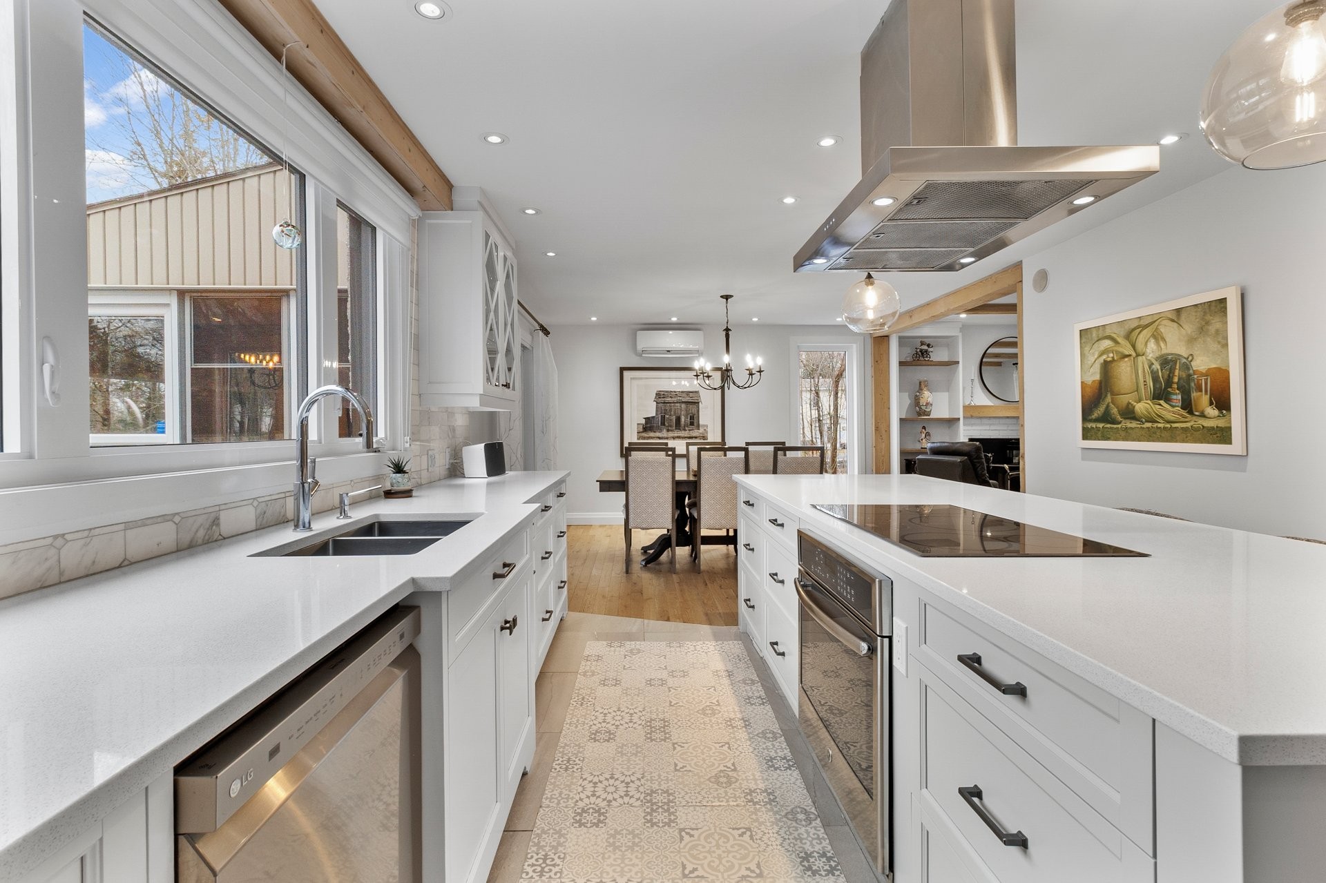 









230


Rue René

,
Magog,




QC
J1X7P7

