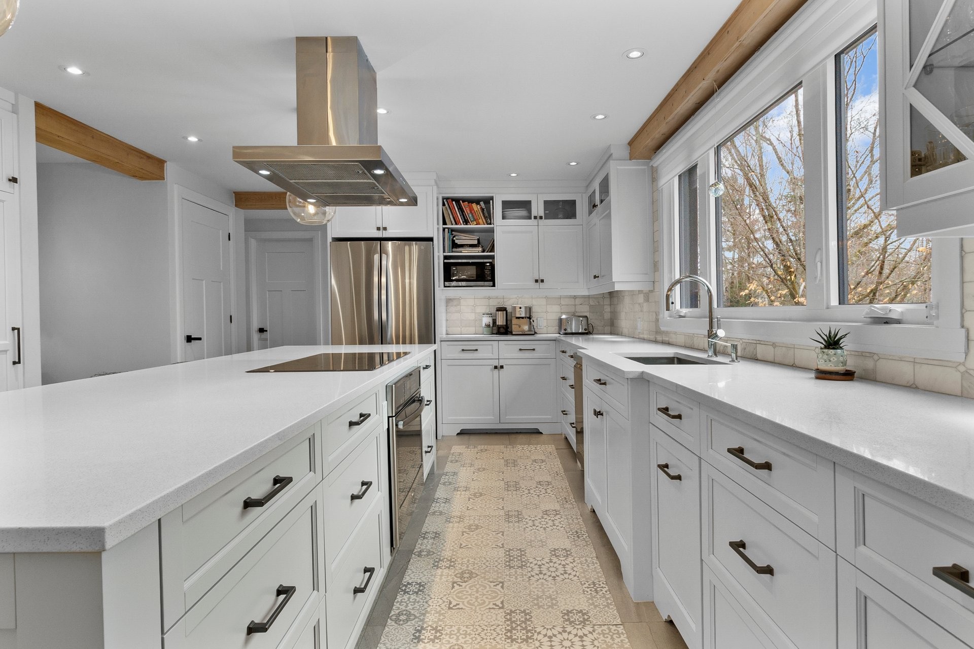 









230


Rue René

,
Magog,




QC
J1X7P7

