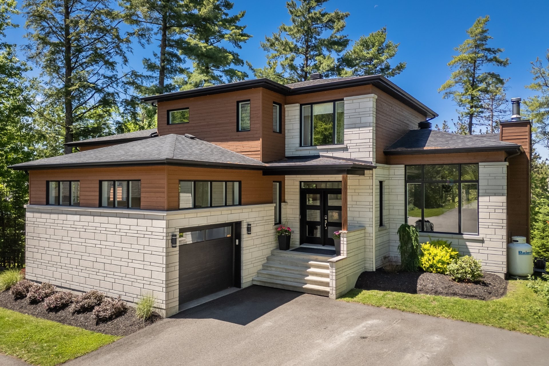 









220


Rue de l'Archipel

,
Saint-Denis-de-Brompton,




QC
J0B2P0

