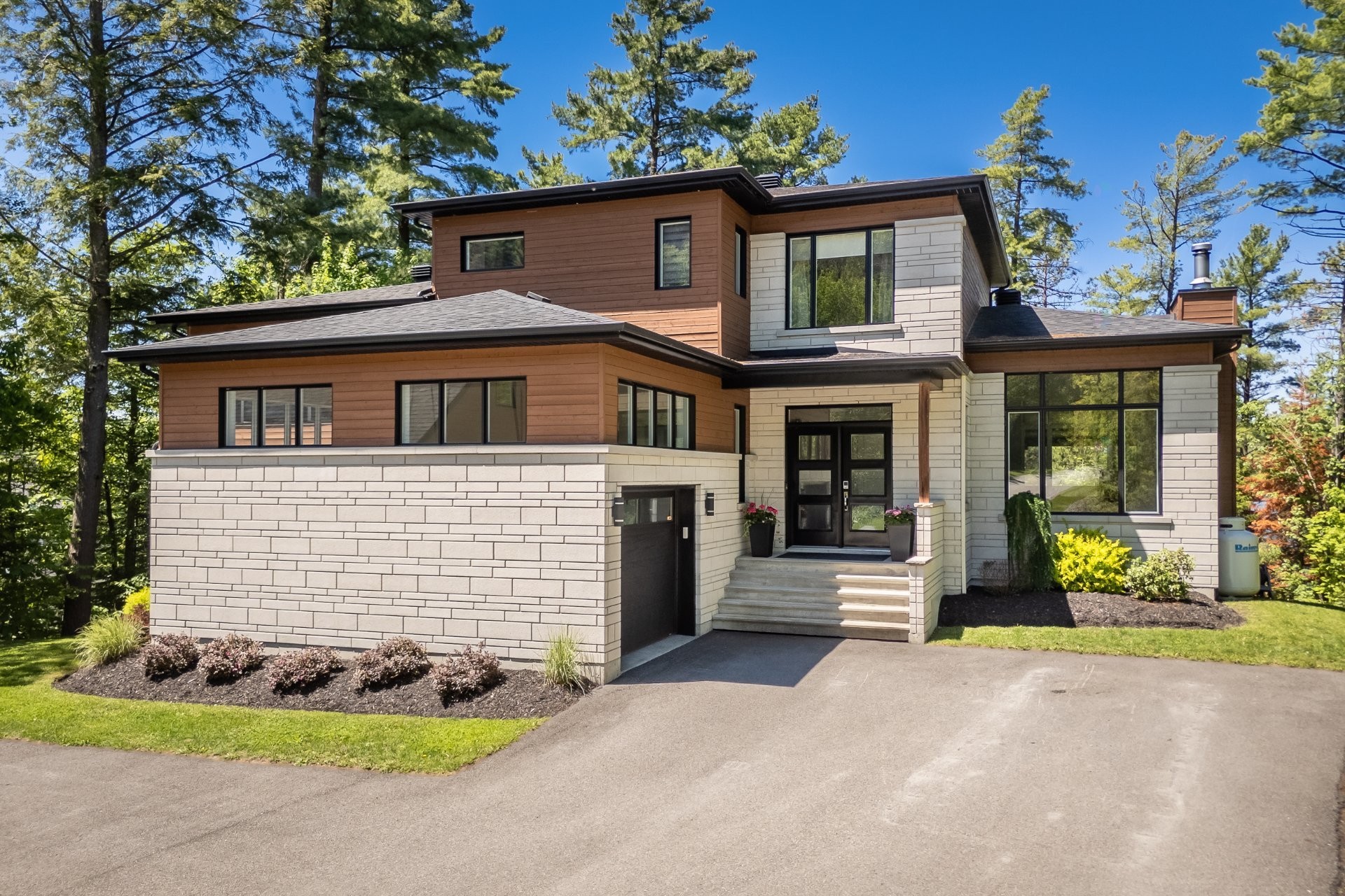 









220


Rue de l'Archipel

,
Saint-Denis-de-Brompton,




QC
J0B2P0

