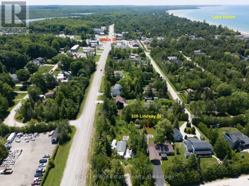 Just 2 blocks from downtown Sauble