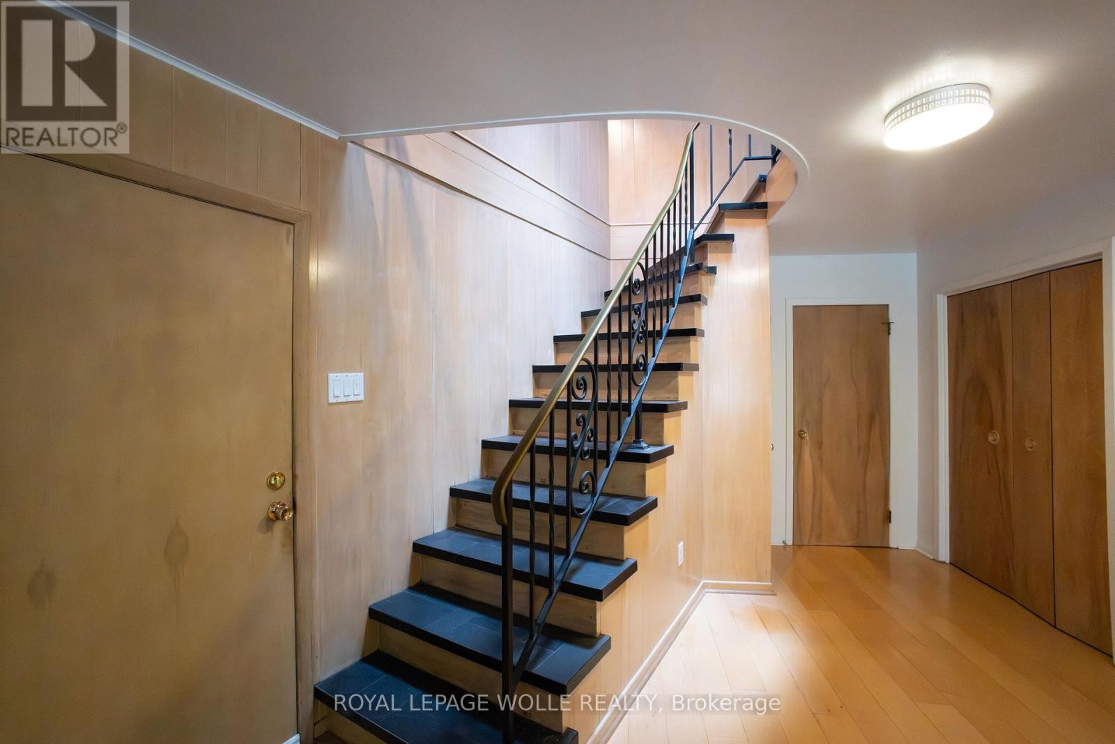 












294 ALGONQUIN DRIVE

,
Waterloo,




Ontario
N2L2S8

