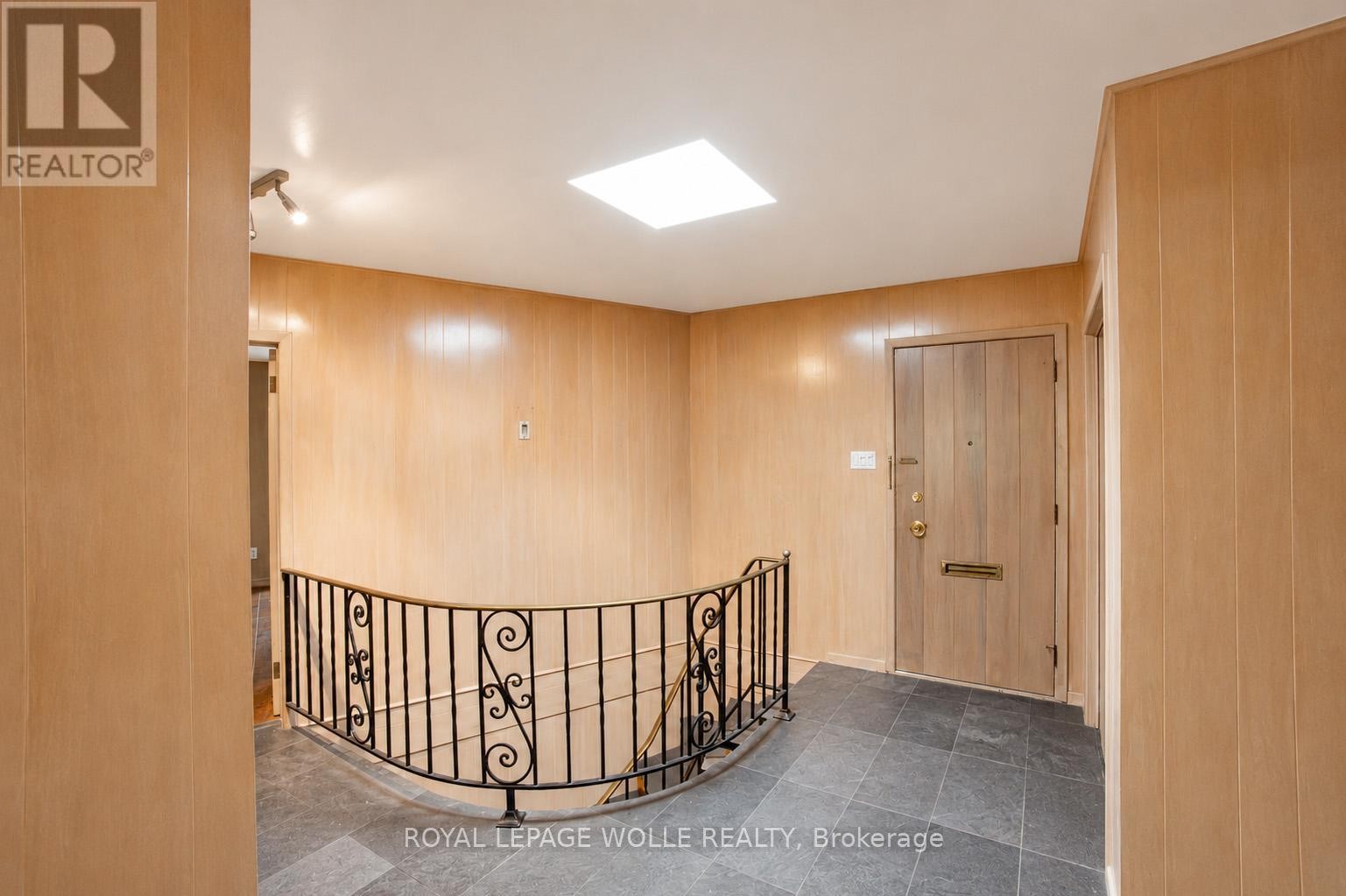 












294 ALGONQUIN DRIVE

,
Waterloo,




Ontario
N2L2S8

