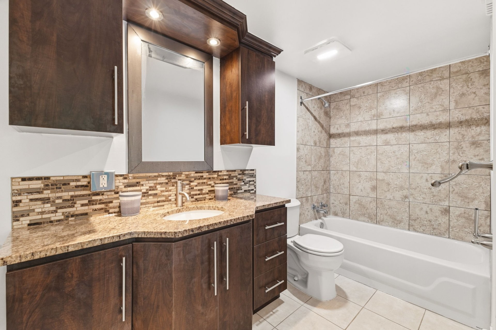 









213


Place des Sorbiers

,
Gatineau (Hull),




QC
J8Y6P9

