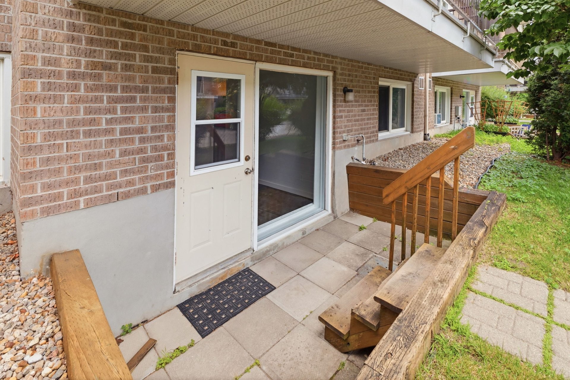 









213


Place des Sorbiers

,
Gatineau (Hull),




QC
J8Y6P9

