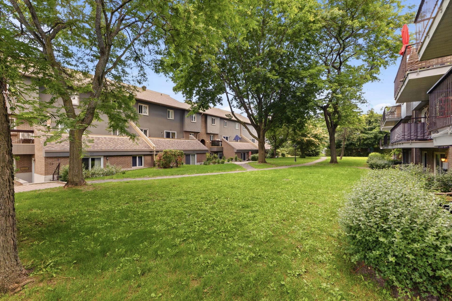 









213


Place des Sorbiers

,
Gatineau (Hull),




QC
J8Y6P9

