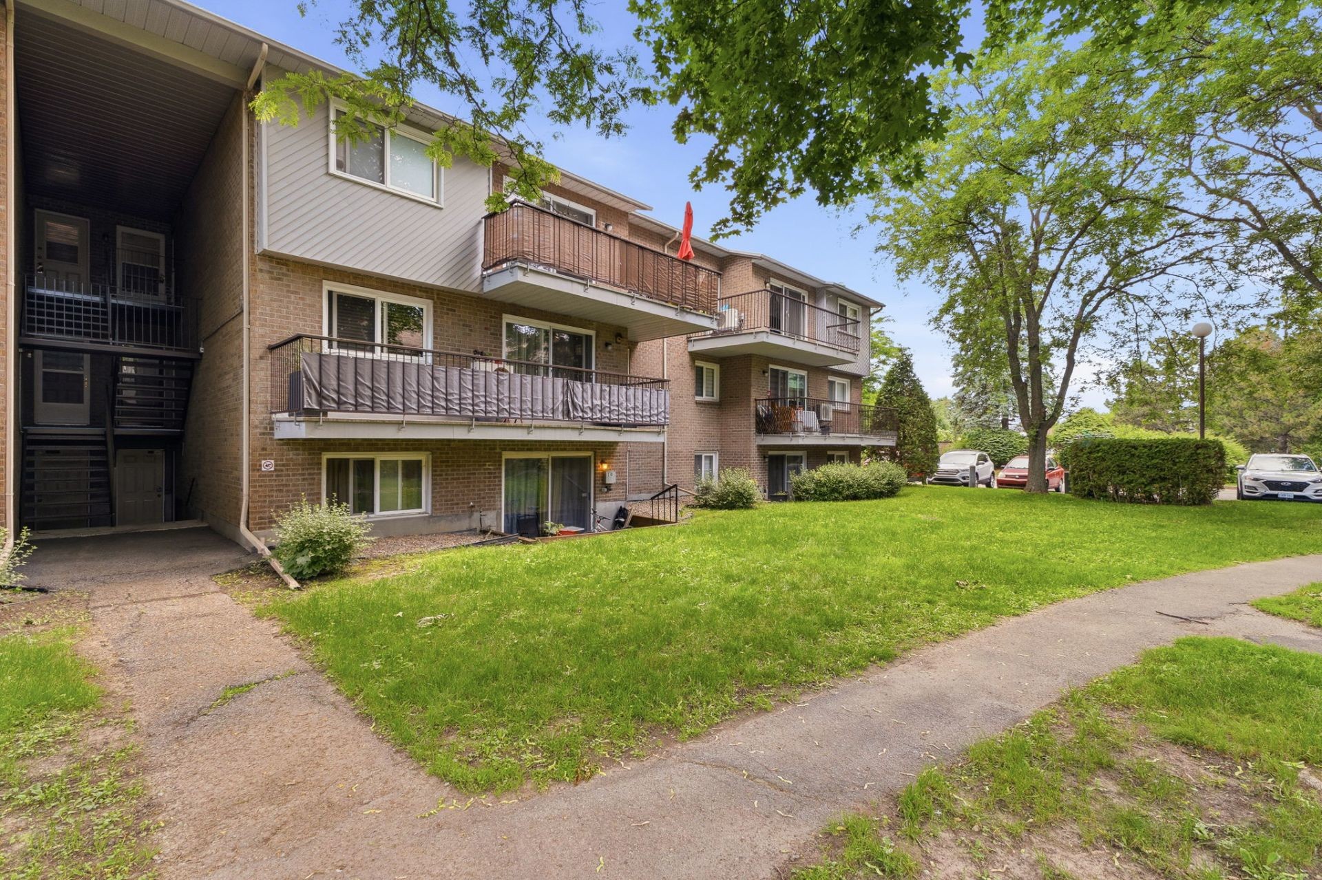 









213


Place des Sorbiers

,
Gatineau (Hull),




QC
J8Y6P9

