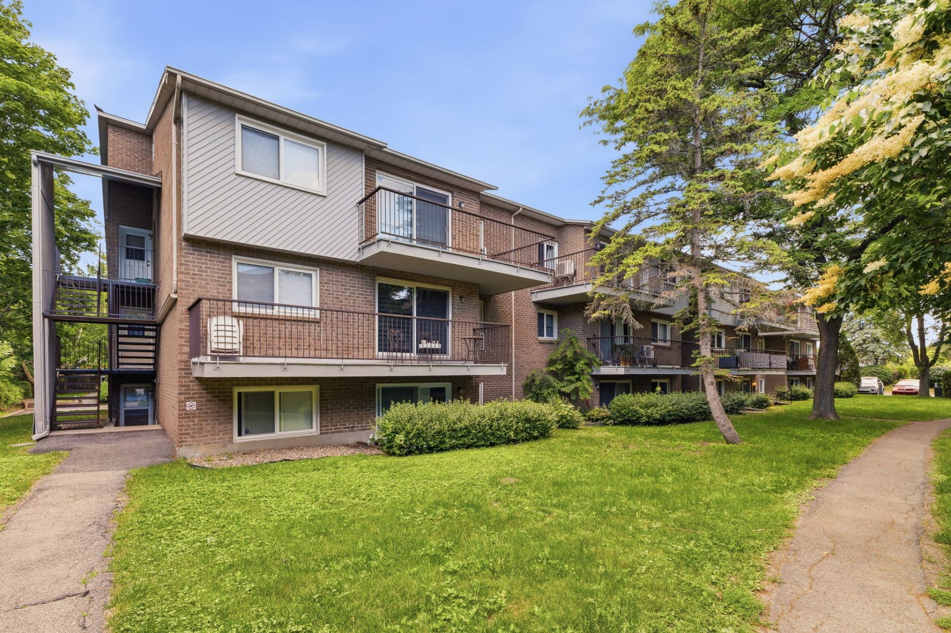 









213


Place des Sorbiers

,
Gatineau (Hull),




QC
J8Y6P9

