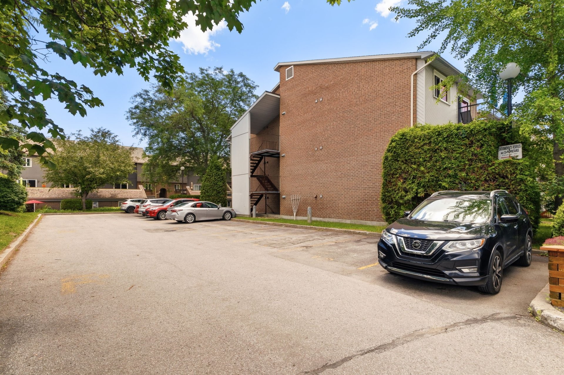









213


Place des Sorbiers

,
Gatineau (Hull),




QC
J8Y6P9

