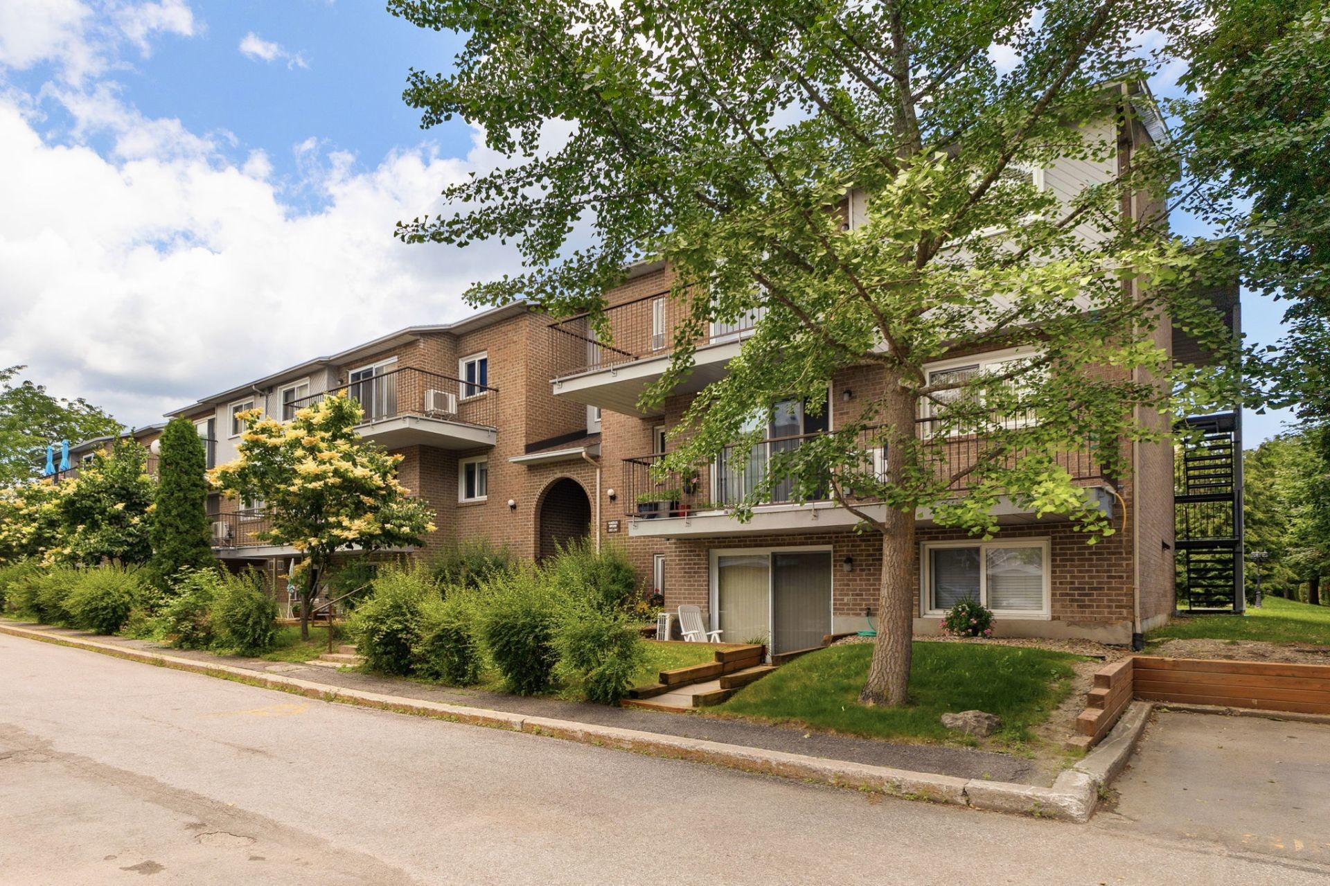 









213


Place des Sorbiers

,
Gatineau (Hull),




QC
J8Y6P9

