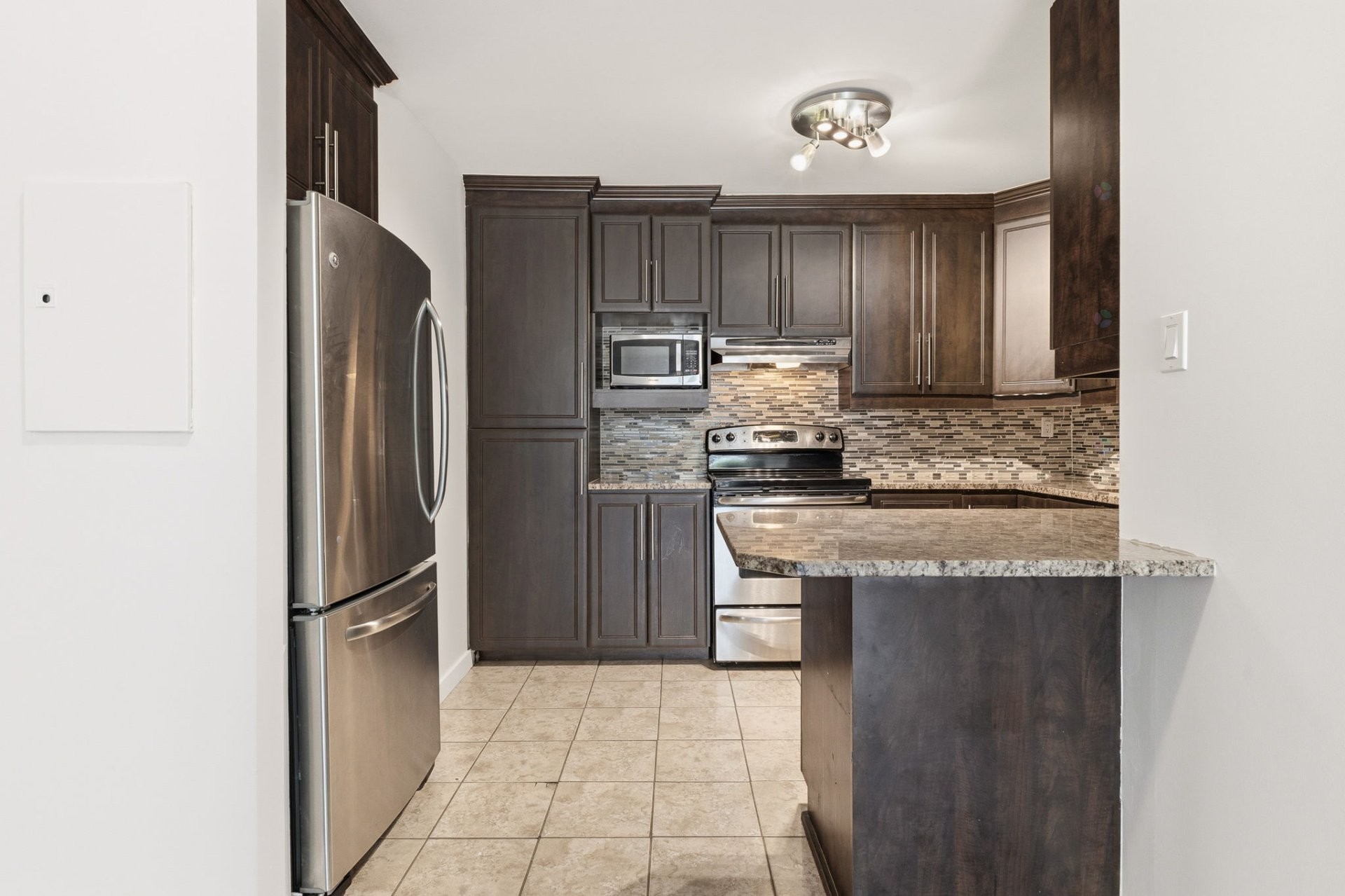 









213


Place des Sorbiers

,
Gatineau (Hull),




QC
J8Y6P9

