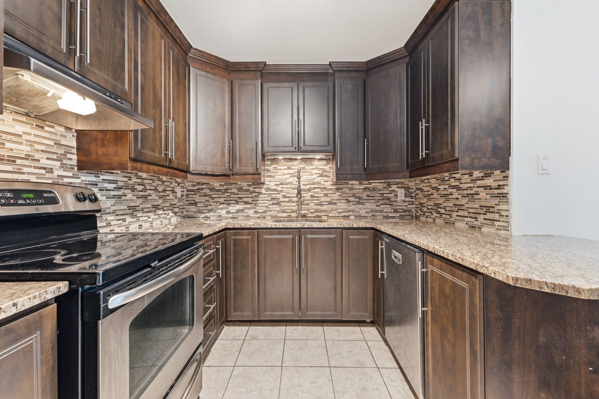 









213


Place des Sorbiers

,
Gatineau (Hull),




QC
J8Y6P9

