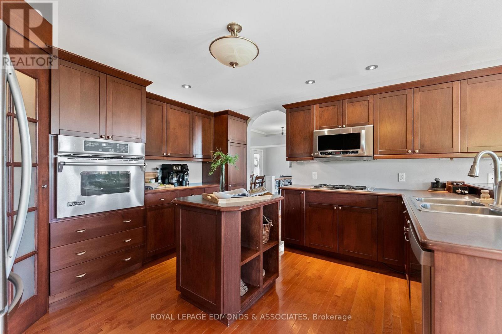 












162 PLEASANT VIEW DRIVE

,
Laurentian Valley,




Ontario
K8B1B8

