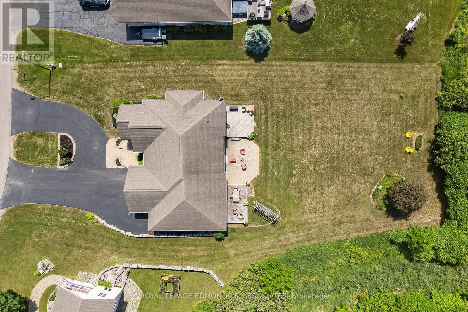 












162 PLEASANT VIEW DRIVE

,
Laurentian Valley,




Ontario
K8B1B8

