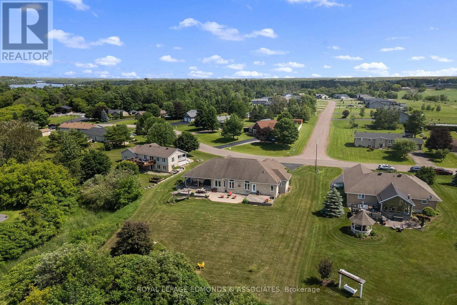 












162 PLEASANT VIEW DRIVE

,
Laurentian Valley,




Ontario
K8B1B8

