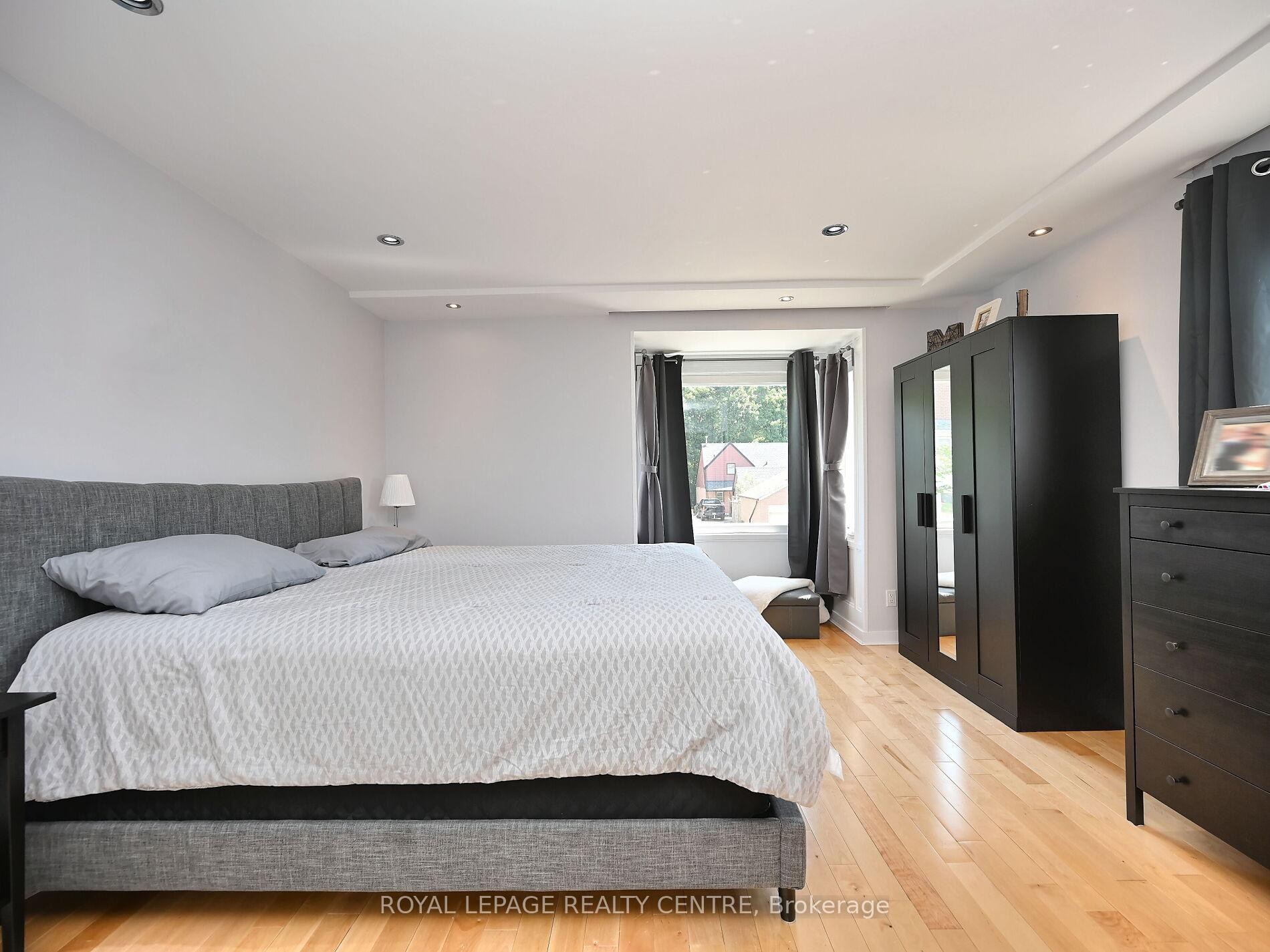 









1221


Kos

Boulevard,
Mississauga,




ON
L5J 4L3

