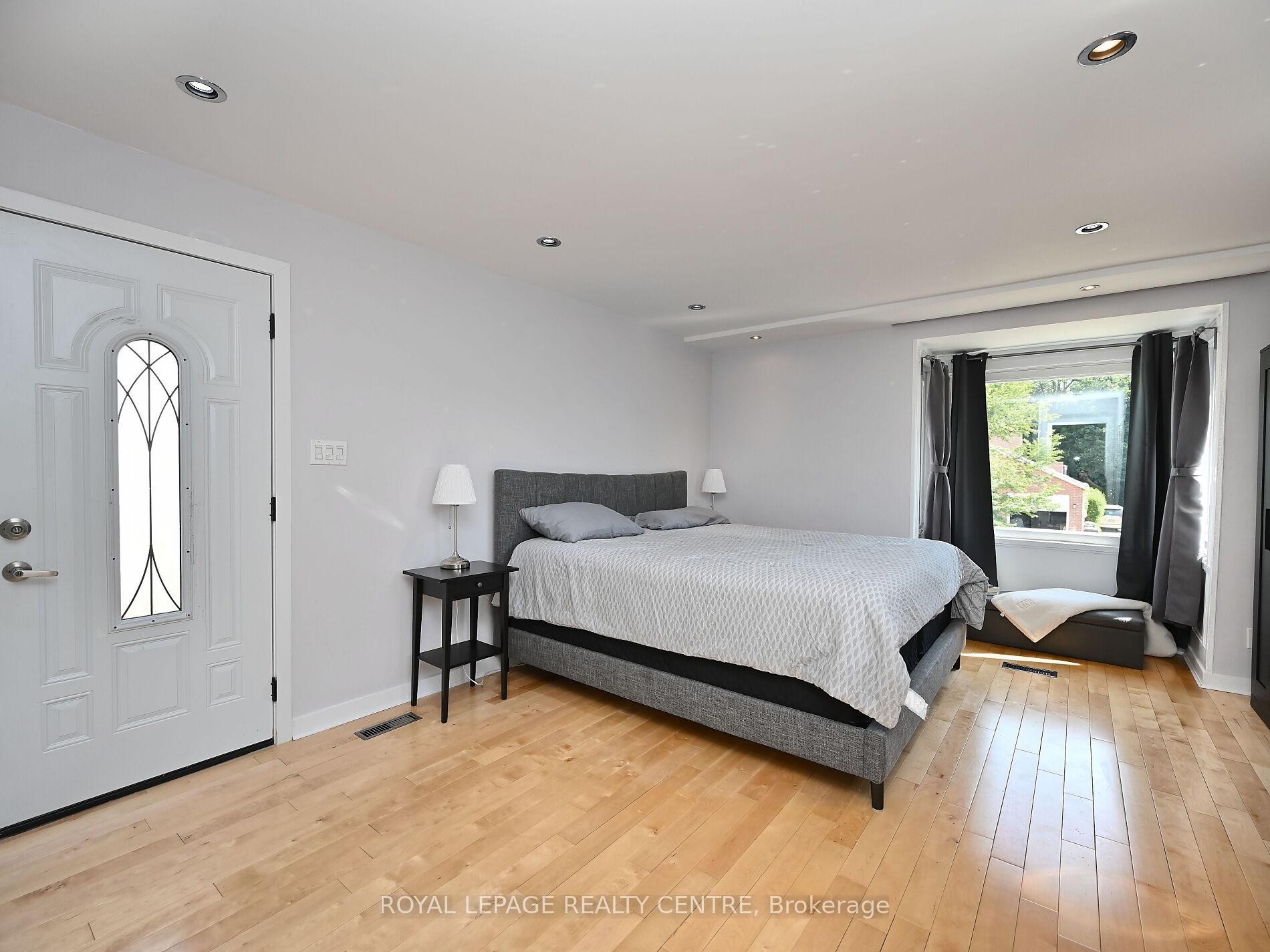 









1221


Kos

Boulevard,
Mississauga,




ON
L5J 4L3

