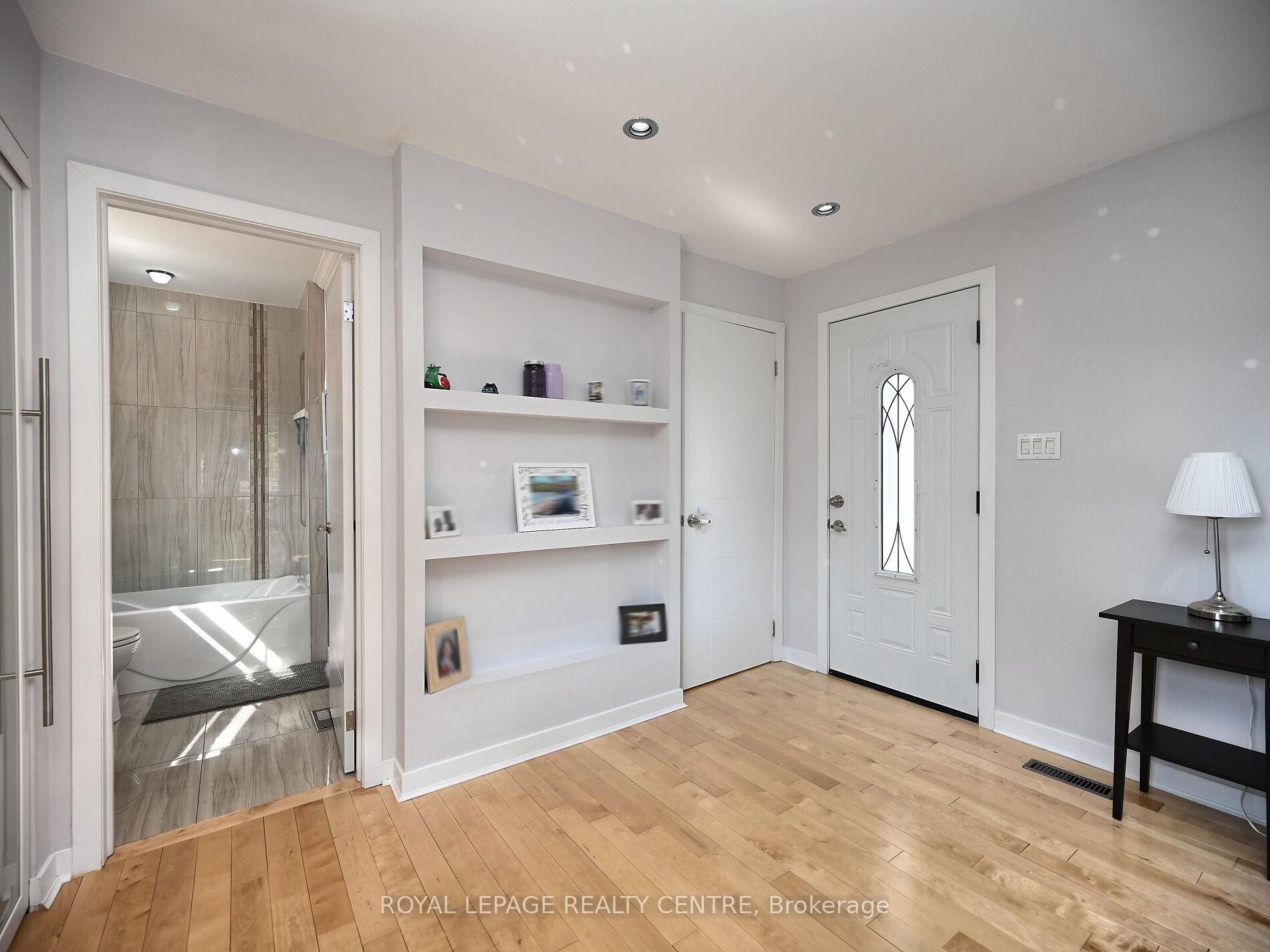 









1221


Kos

Boulevard,
Mississauga,




ON
L5J 4L3

