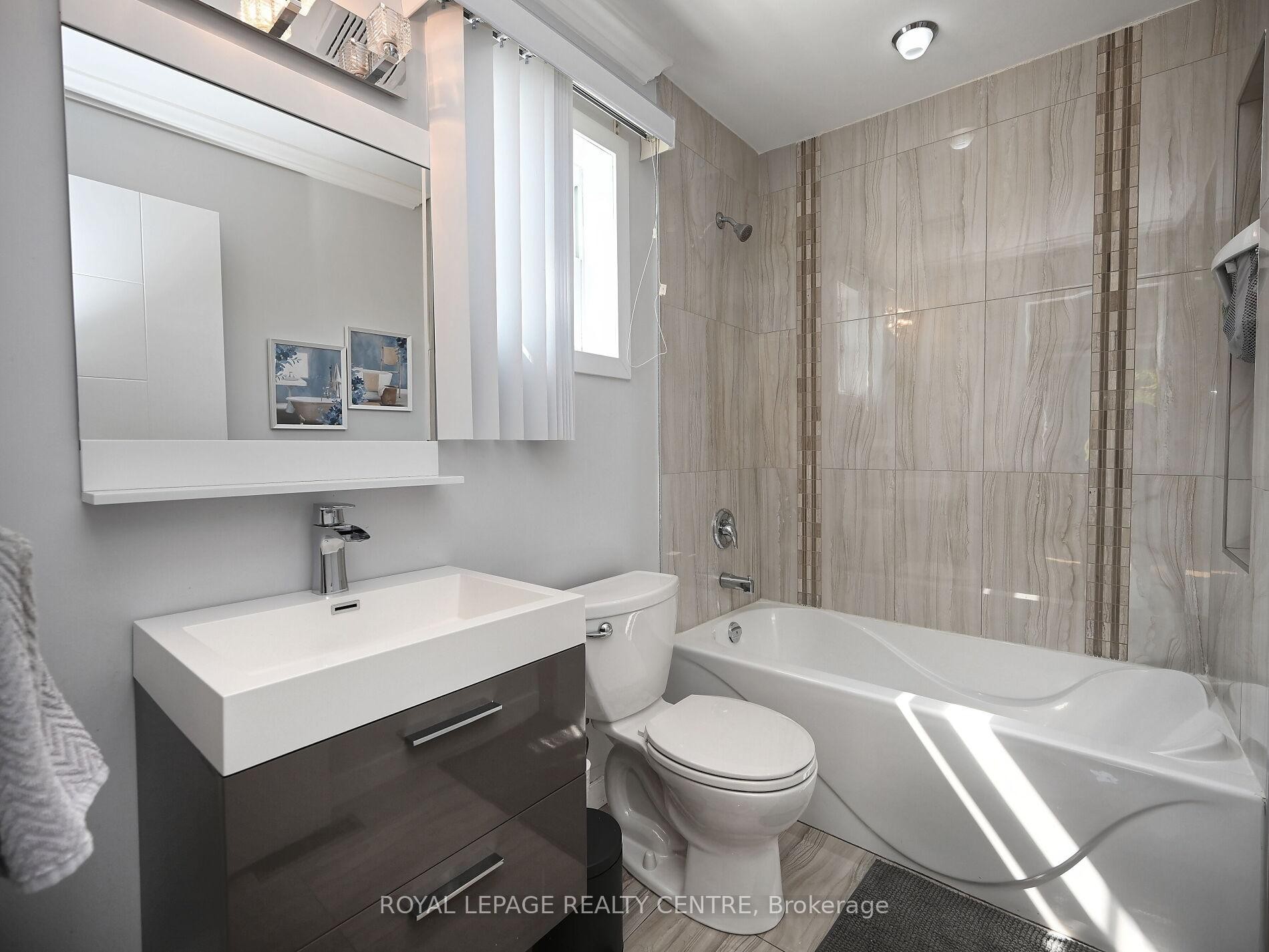 









1221


Kos

Boulevard,
Mississauga,




ON
L5J 4L3

