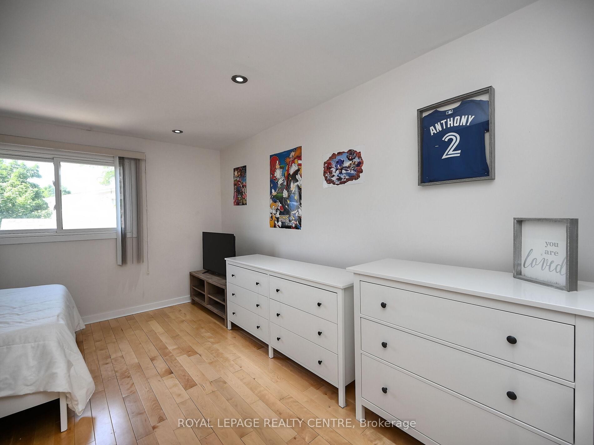 









1221


Kos

Boulevard,
Mississauga,




ON
L5J 4L3

