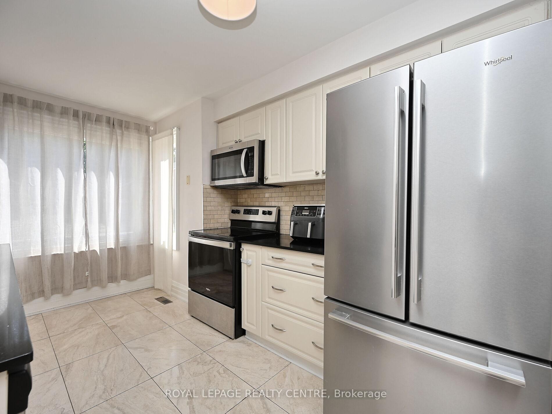 









1221


Kos

Boulevard,
Mississauga,




ON
L5J 4L3

