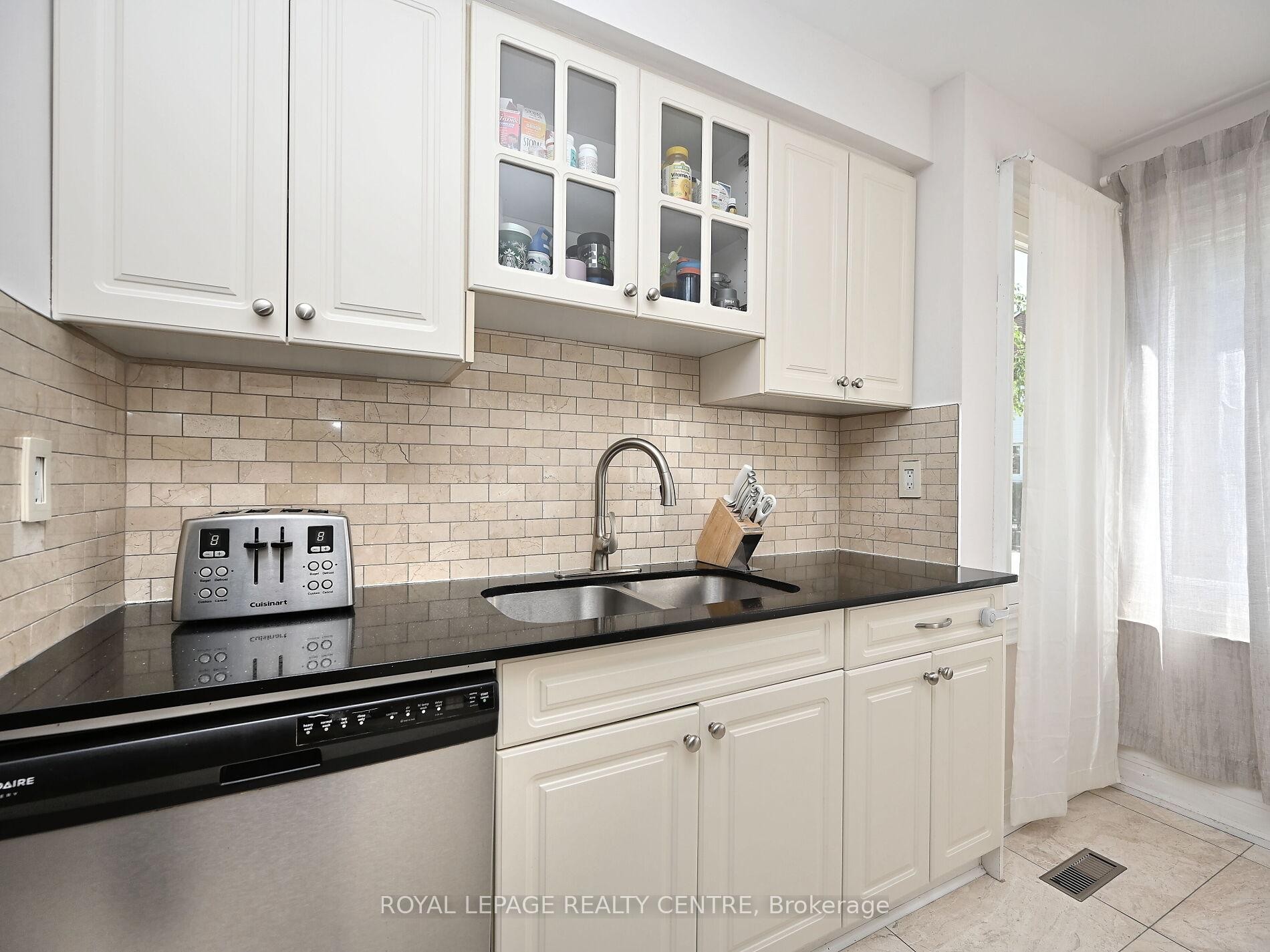 









1221


Kos

Boulevard,
Mississauga,




ON
L5J 4L3


