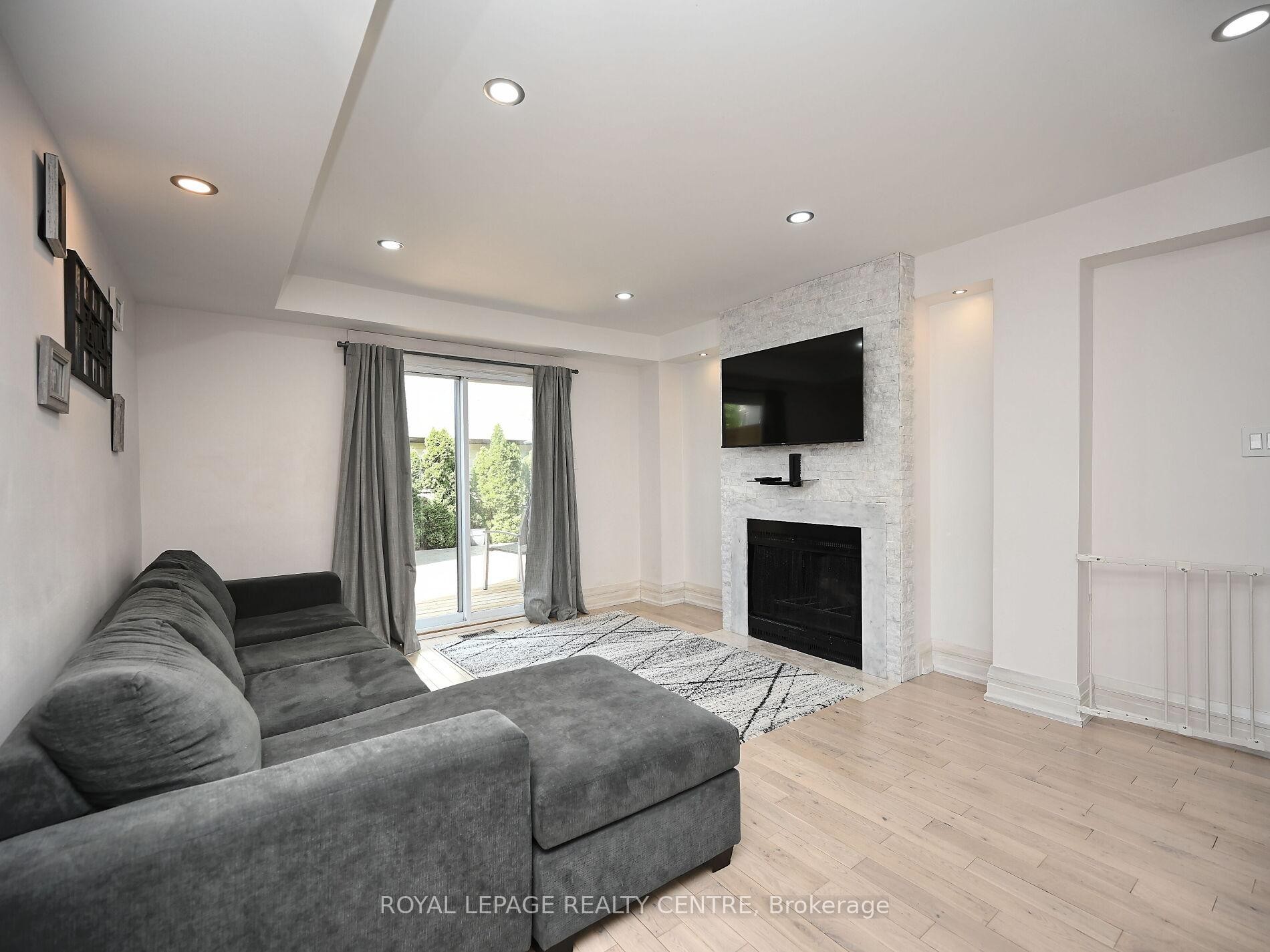 









1221


Kos

Boulevard,
Mississauga,




ON
L5J 4L3

