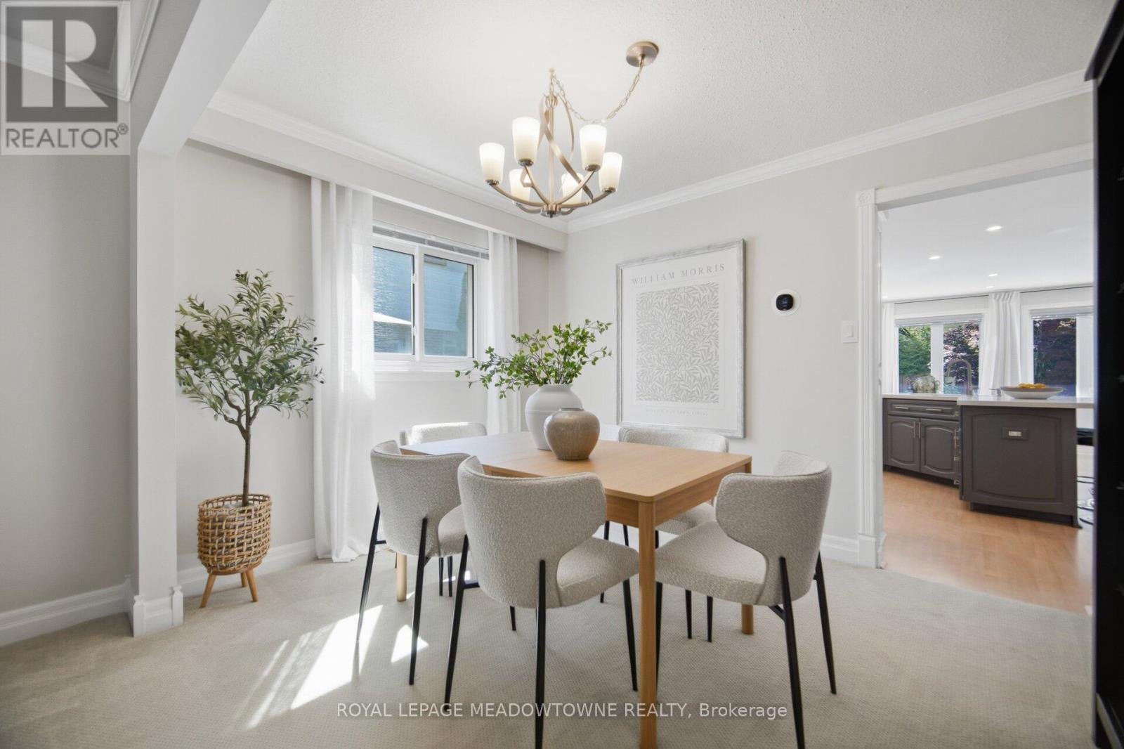 












913 MAPLE AVENUE

,
Milton,




Ontario
L9T3X6


