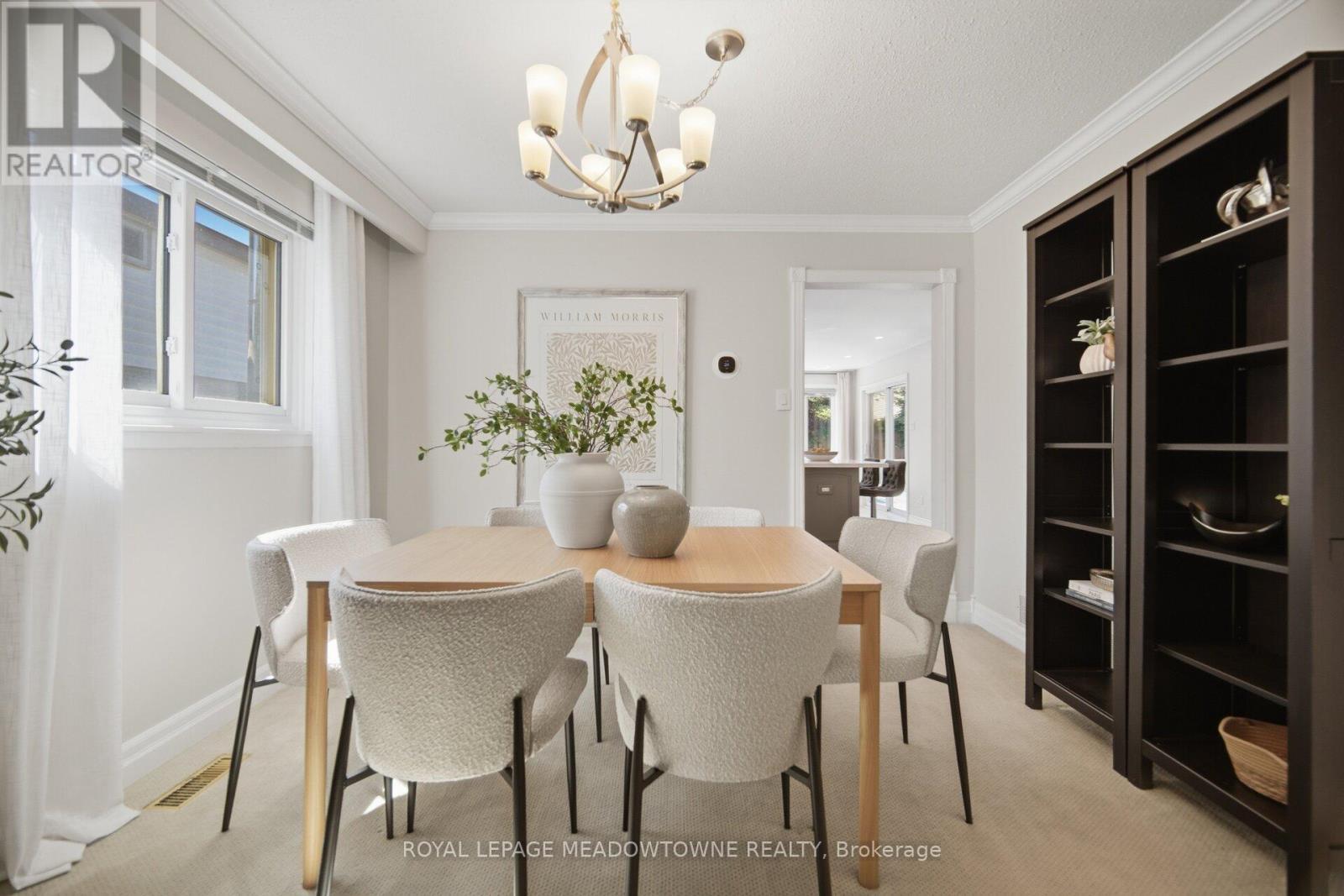 












913 MAPLE AVENUE

,
Milton,




Ontario
L9T3X6

