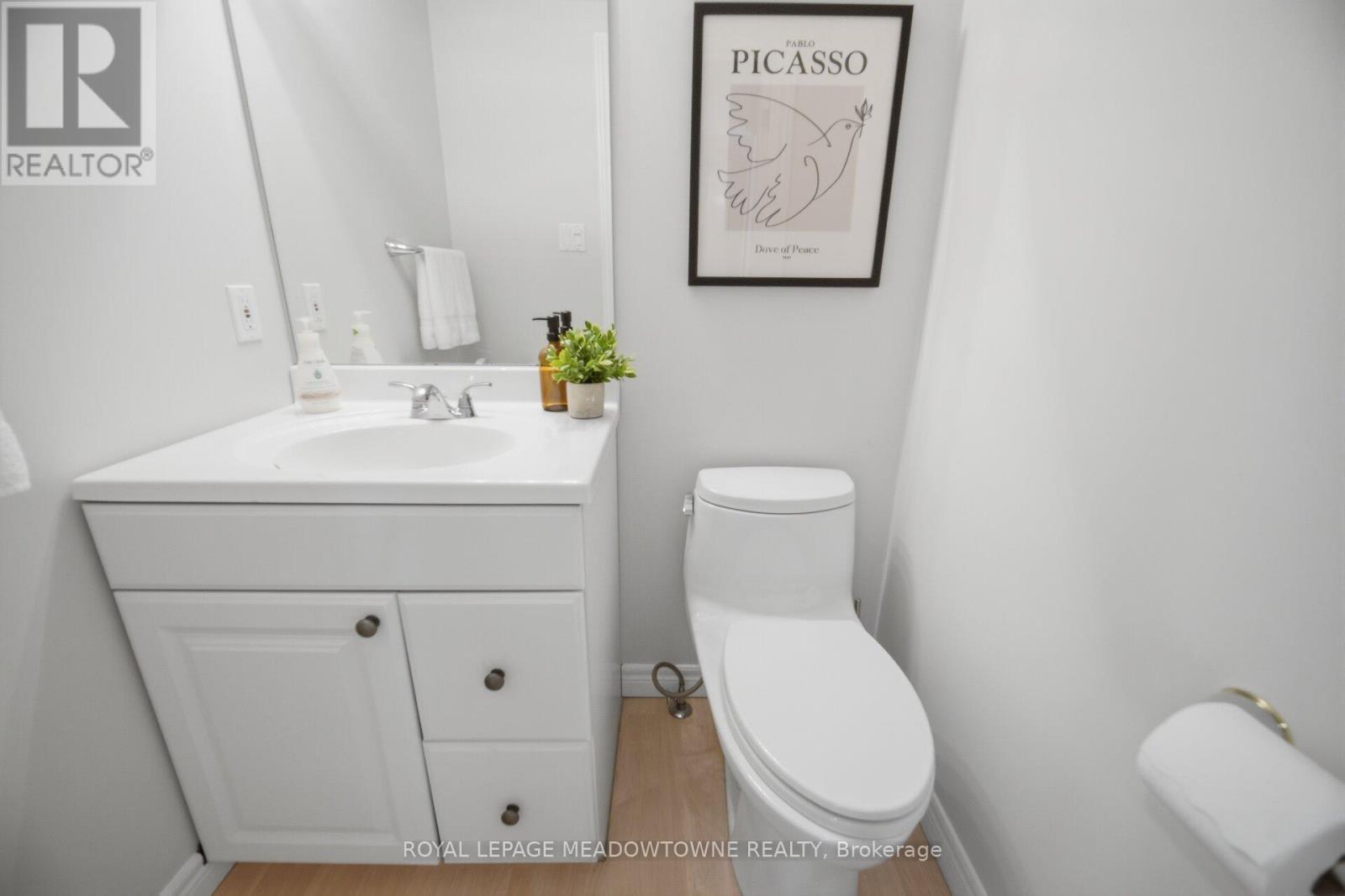 












913 MAPLE AVENUE

,
Milton,




Ontario
L9T3X6

