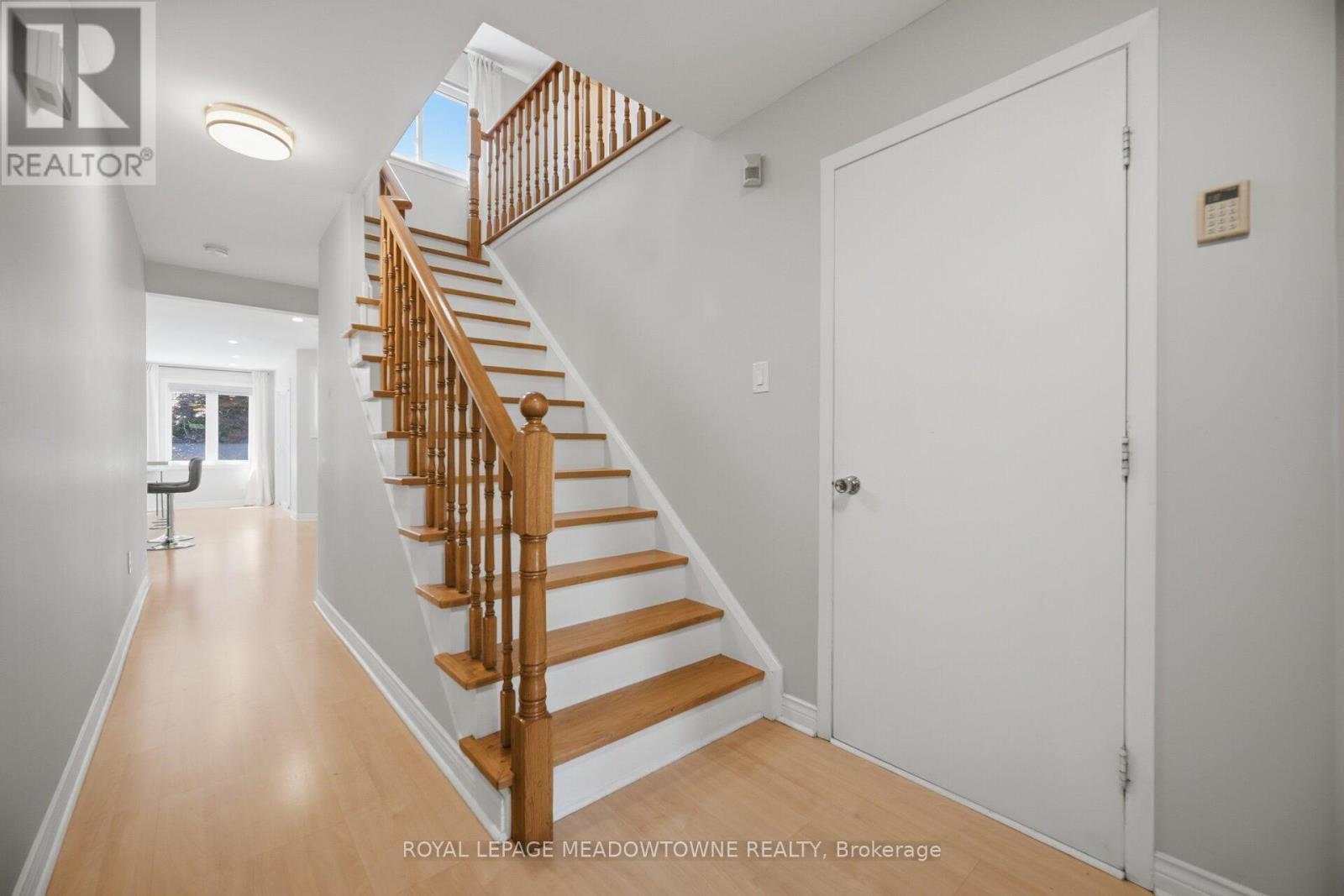 












913 MAPLE AVENUE

,
Milton,




Ontario
L9T3X6

