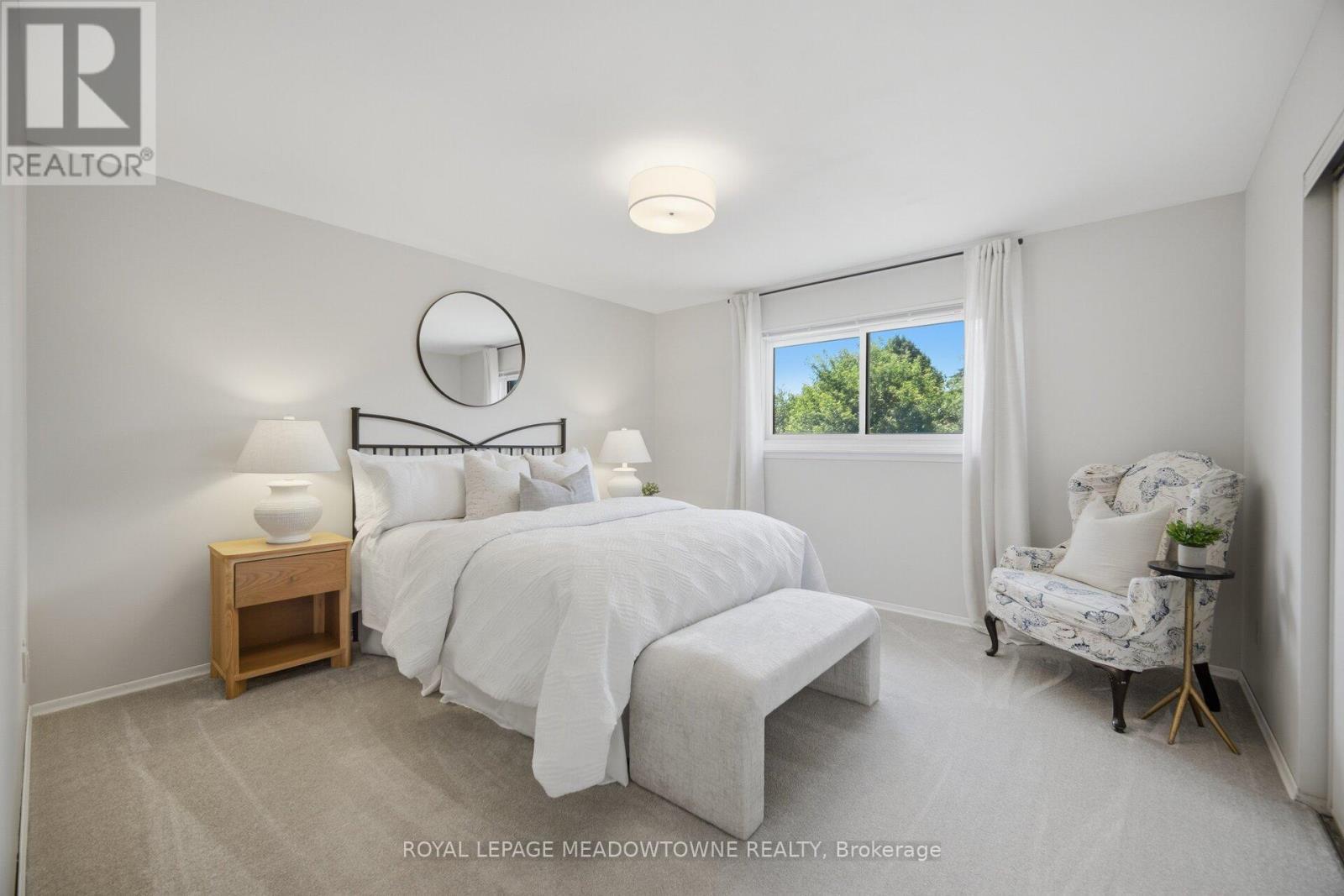 












913 MAPLE AVENUE

,
Milton,




Ontario
L9T3X6


