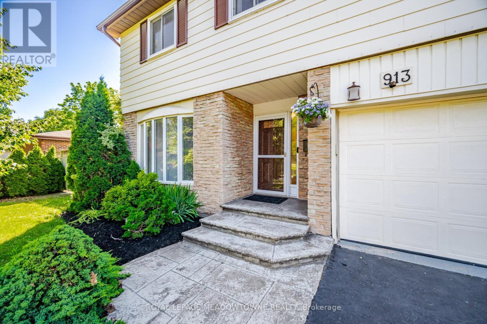 












913 MAPLE AVENUE

,
Milton,




Ontario
L9T3X6


