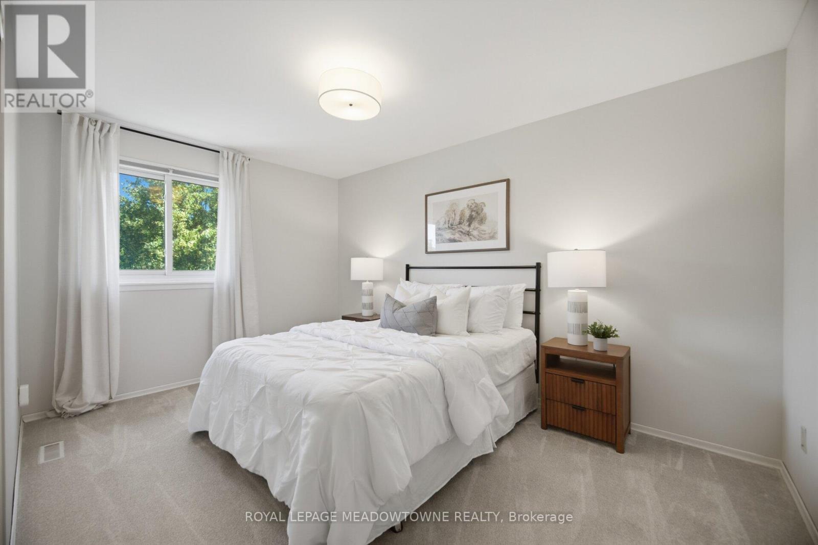 












913 MAPLE AVENUE

,
Milton,




Ontario
L9T3X6

