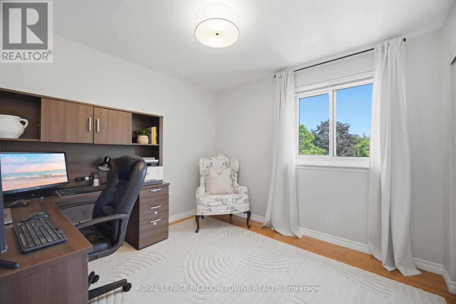 












913 MAPLE AVENUE

,
Milton,




Ontario
L9T3X6

