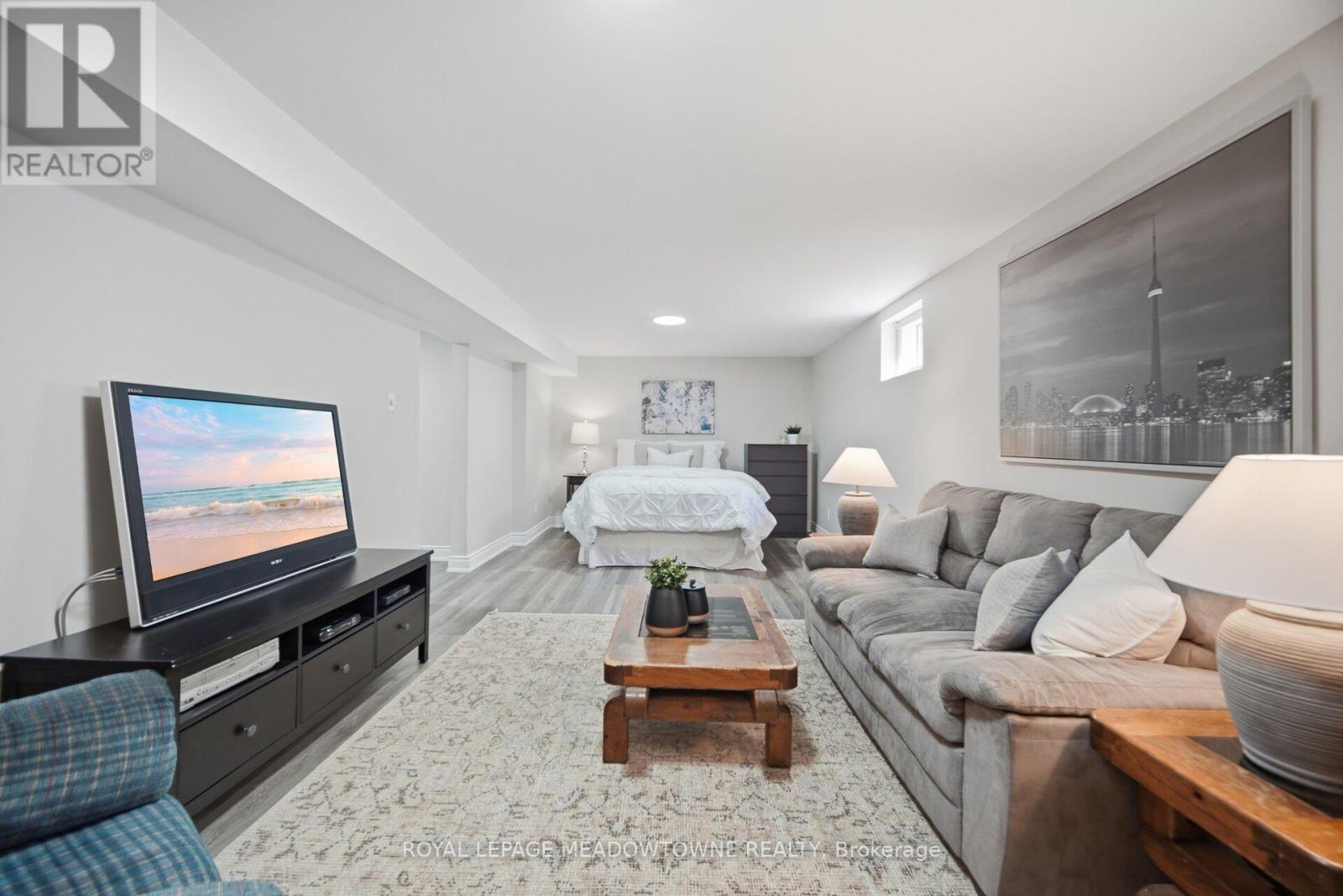












913 MAPLE AVENUE

,
Milton,




Ontario
L9T3X6

