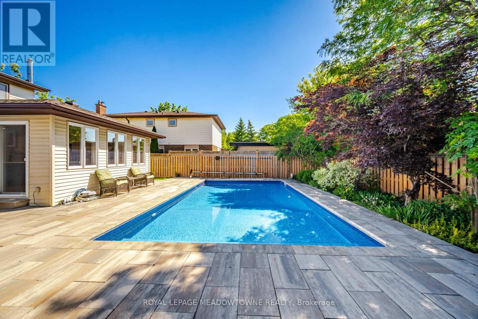 












913 MAPLE AVENUE

,
Milton,




Ontario
L9T3X6

