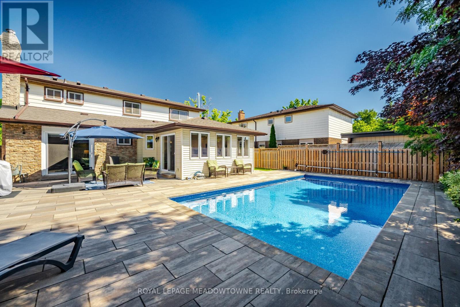 












913 MAPLE AVENUE

,
Milton,




Ontario
L9T3X6

