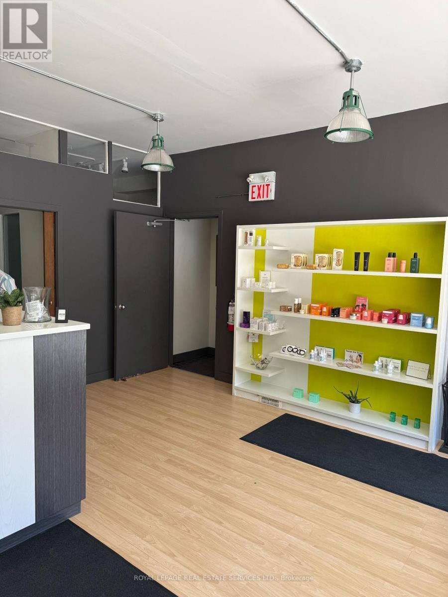 












110 ATLANTIC AVENUE

,
Toronto,




Ontario
M6K1X9

