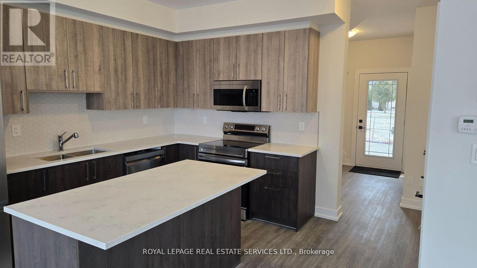 












3 - 6894 GARNER ROAD

,
Niagara Falls,




Ontario
L2E6S5

